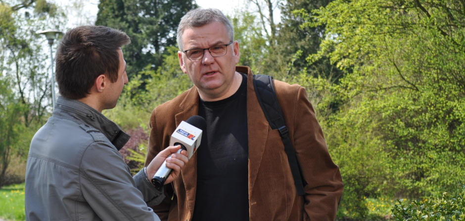 Artur Andrus w szkole z programu Stypendia św. Mikołaja